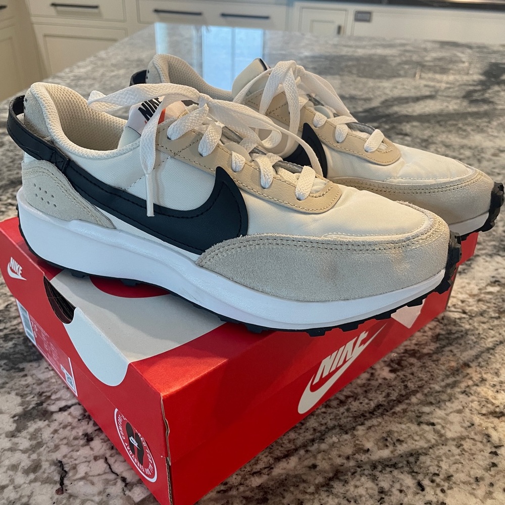 Nike waffle in sand drift & black phantom